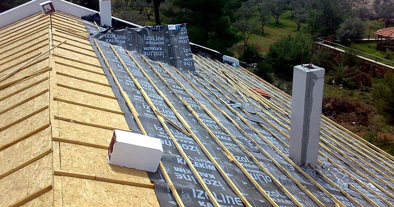 Erzene EPDM Kauçuk Çatı – OSB üzerine serilmiş nefes alan su yalıtım örtüsü ve çıtalama